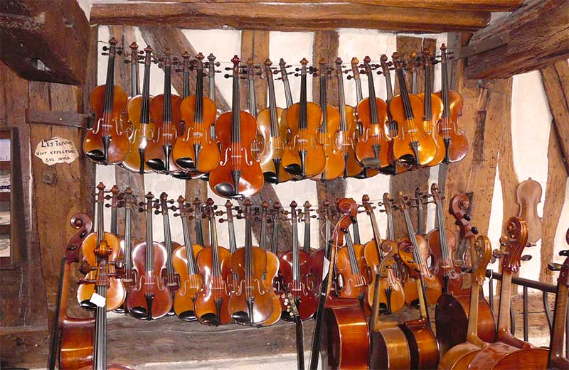 MEVIS KREIT LUTHIER : Expertise, estimation et rachat de violon, alto, violoncelle, contrebasse et archet dans toute la France. Changé. Professionnel en rachat d’instrument de musique
